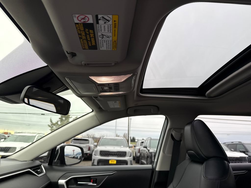 Used 2023 Toyota RAV4 XLE Premium image 20
