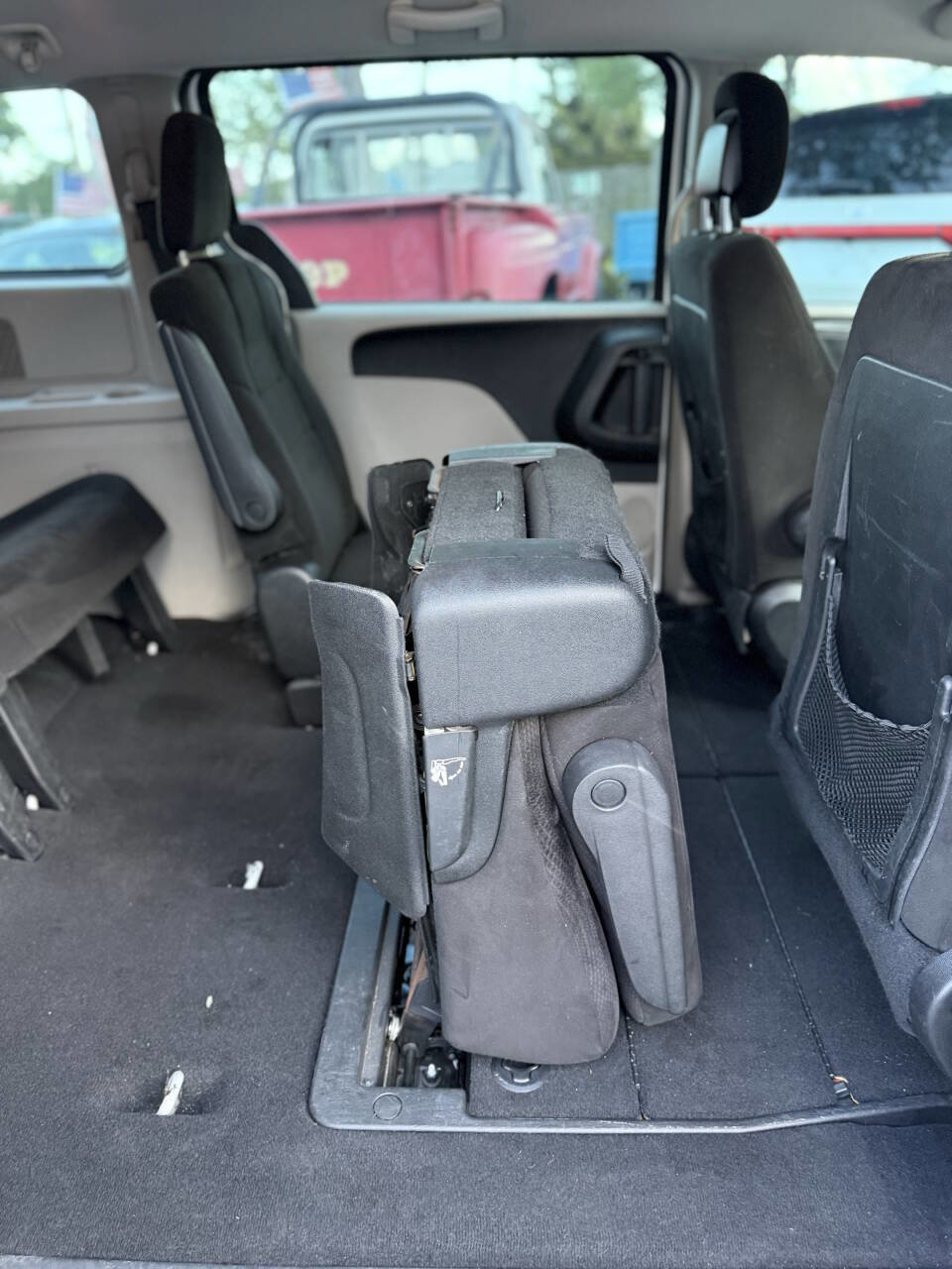 Used 2013 Dodge Grand Caravan American Value Package FWD image 17