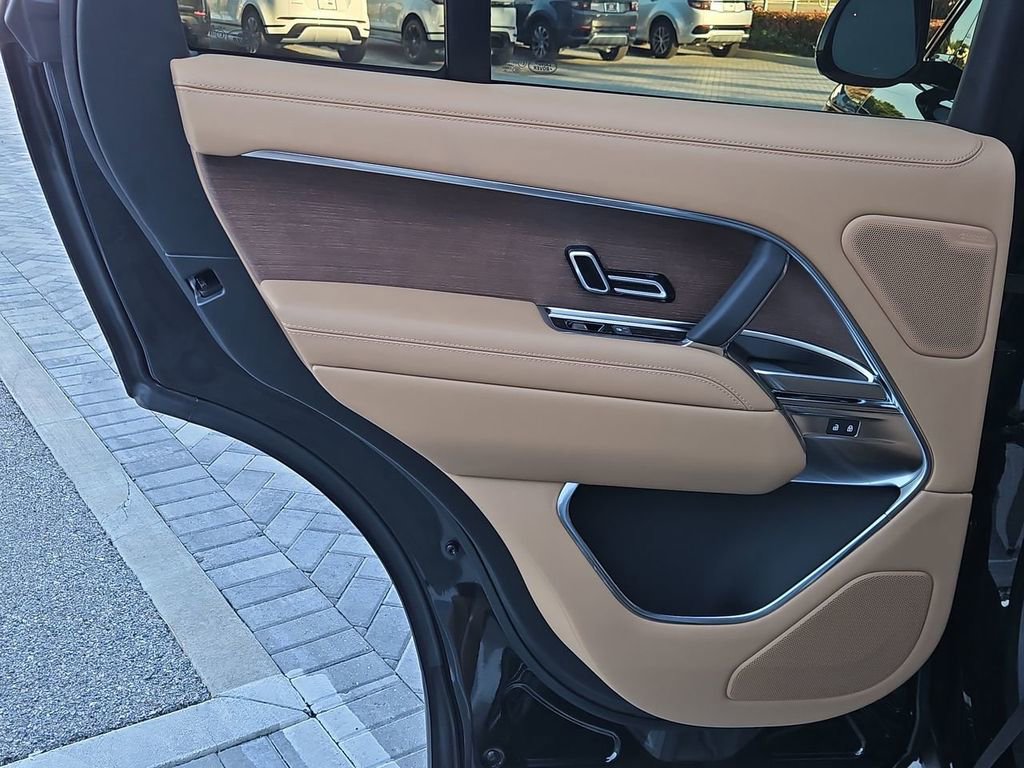 New 2026 Land Rover Range Rover SE image 22