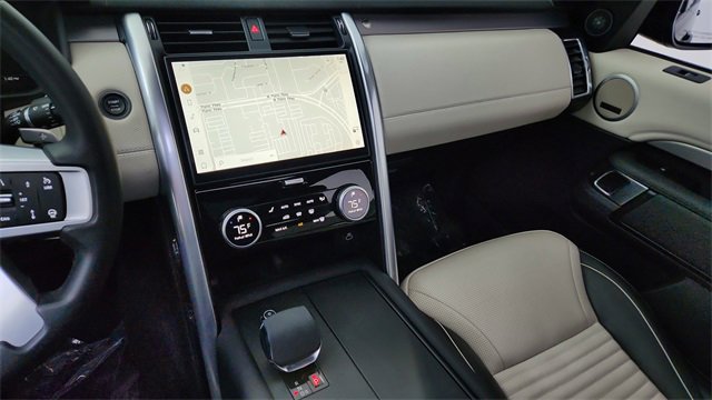 Used 2024 Land Rover Discovery Dynamic SE image 47