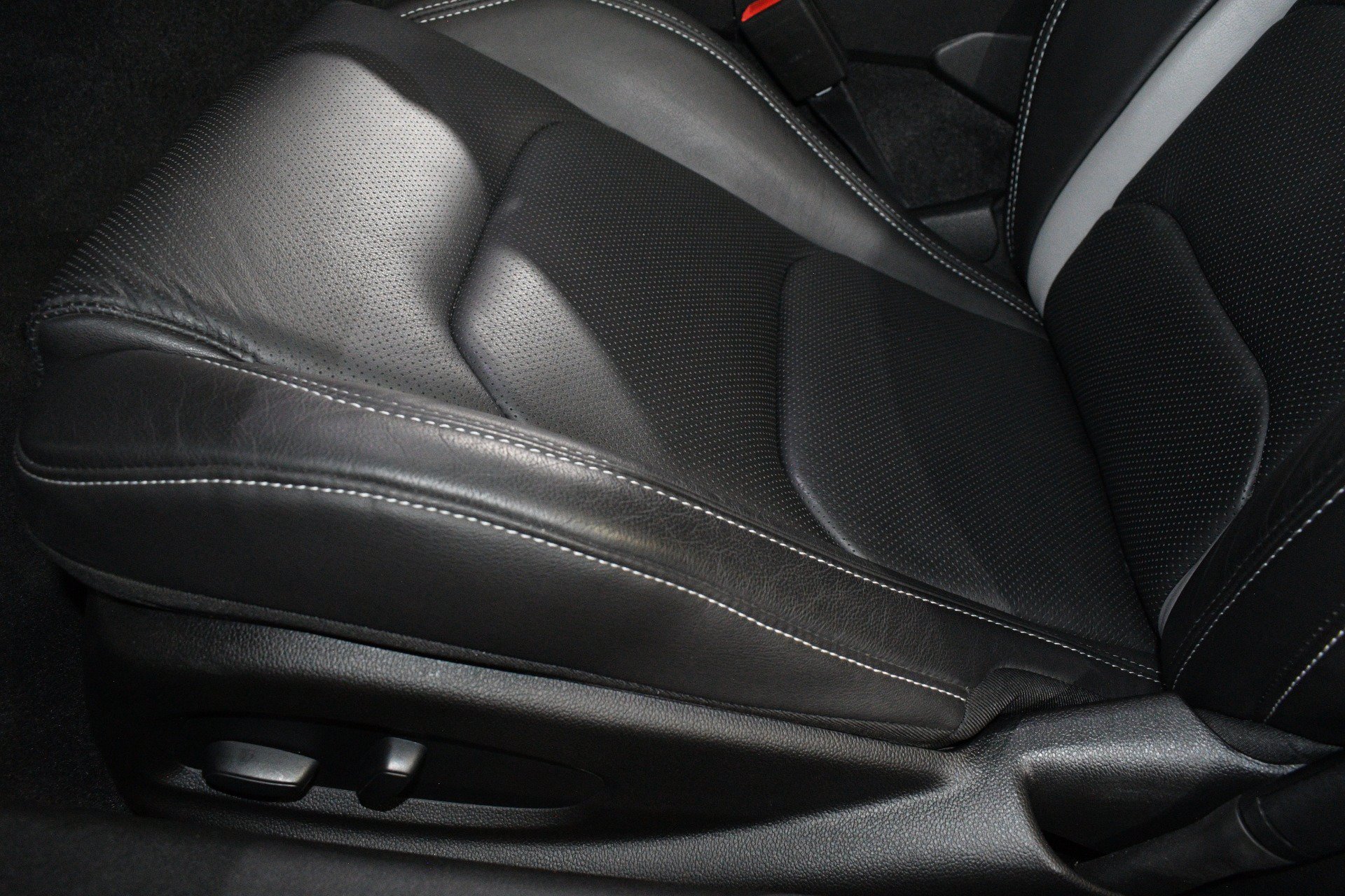 Used 2021 Chevrolet Camaro SS RWD image 13