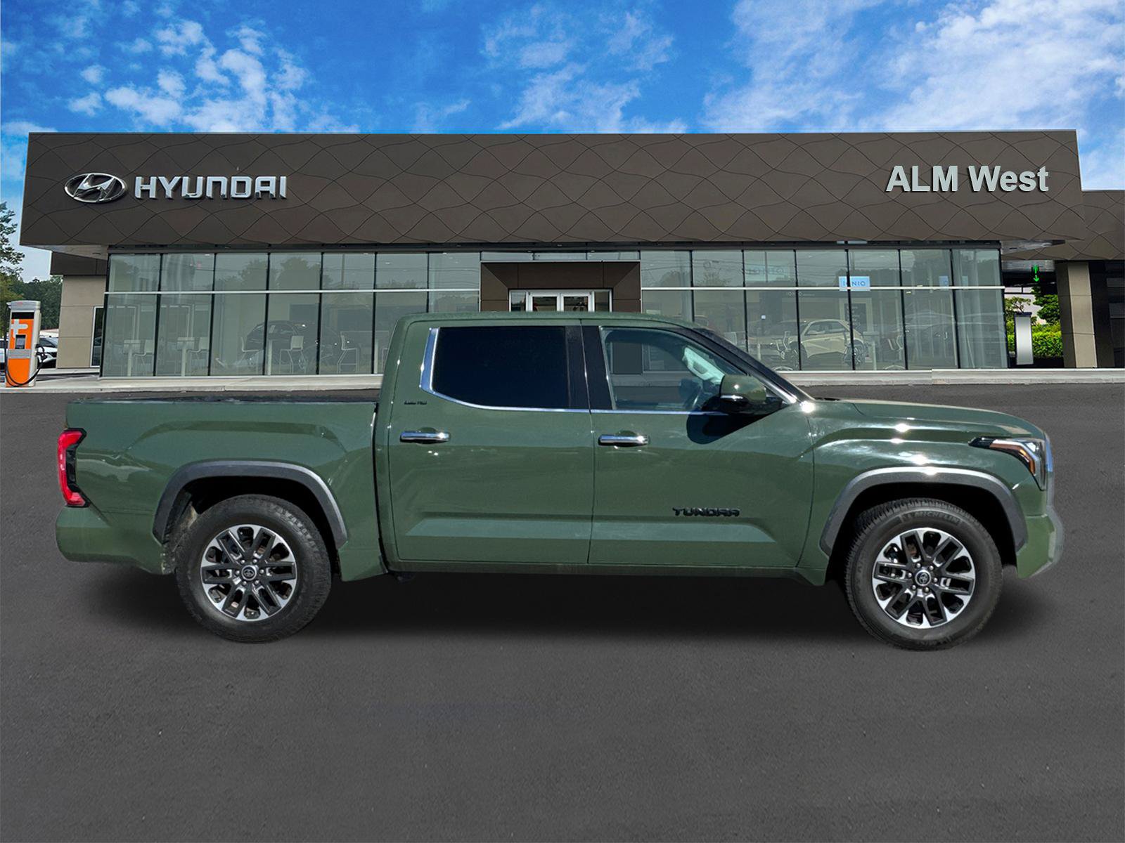 Used 2022 Toyota Tundra Limited RWD image 4