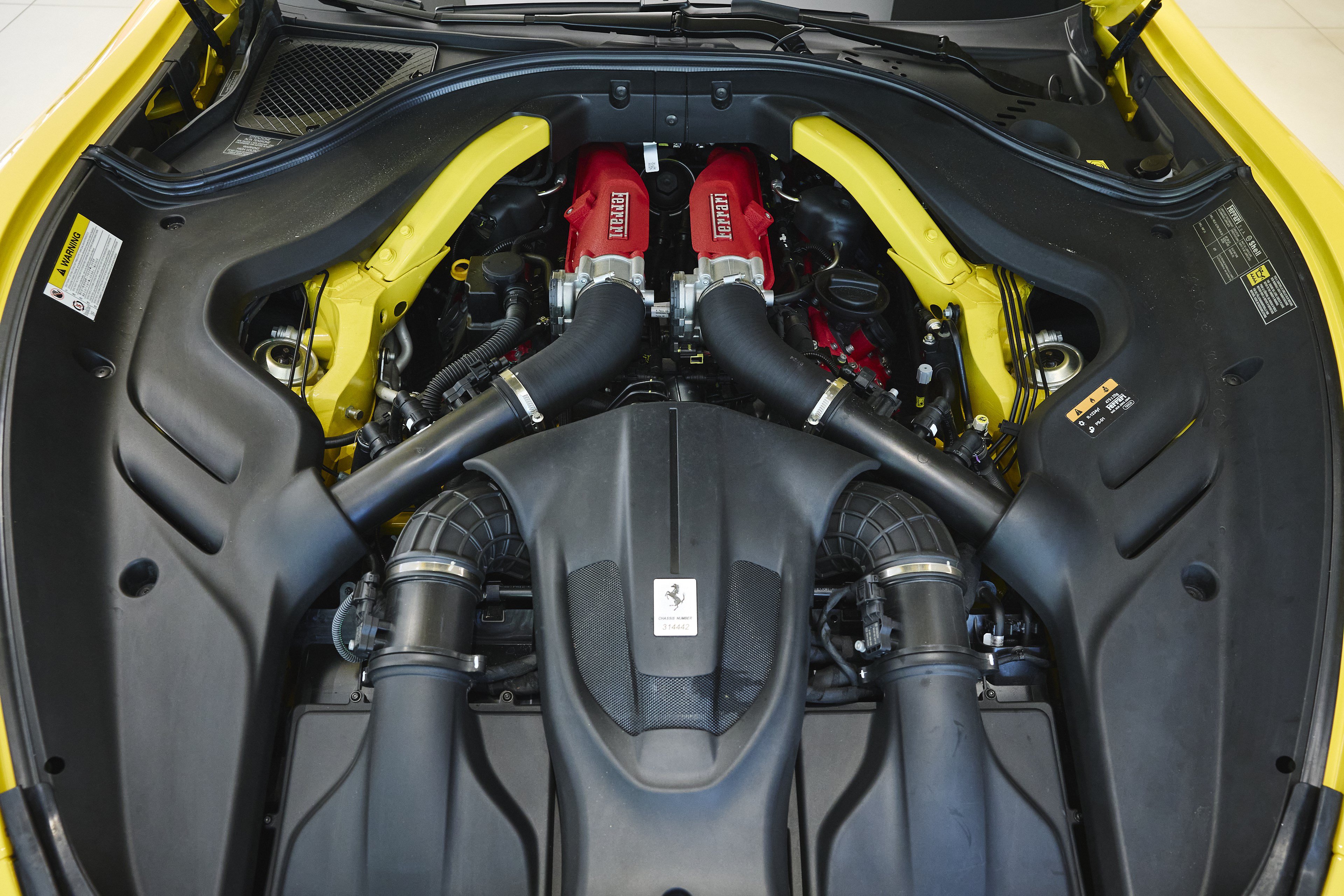 Used 2025 Ferrari Roma Spider RWD image 10