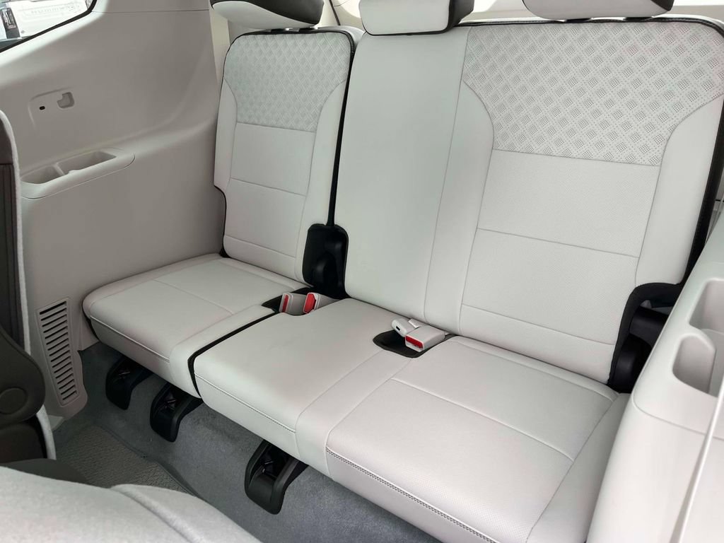New 2026 GMC Acadia Denali w/ Super Cruise Package FWD image 17