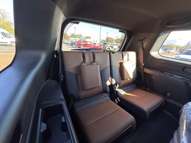 Used 2025 Lexus GX 550 w/ Cold Area Package AWD/4WD image 37