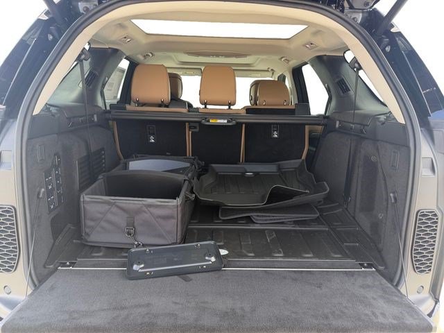 New 2026 Land Rover Discovery Limited Edition AWD/4WD image 18