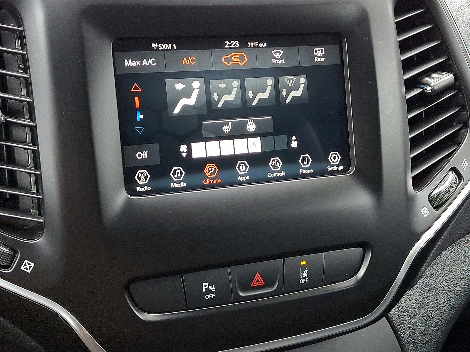 Certified 2021 Jeep Cherokee Latitude Plus AWD/4WD image 16