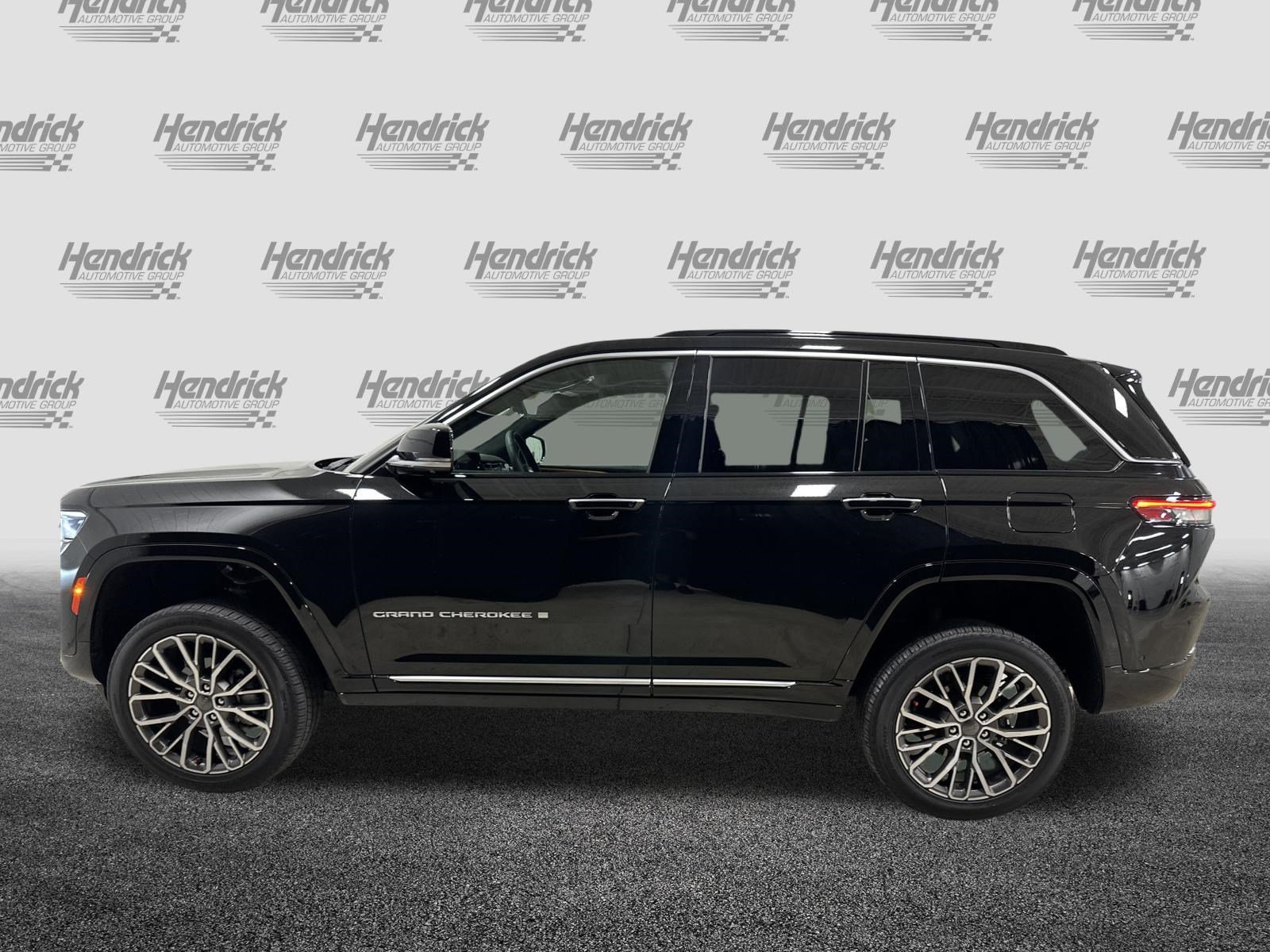 Used 2024 Jeep Grand Cherokee Summit AWD/4WD image 7