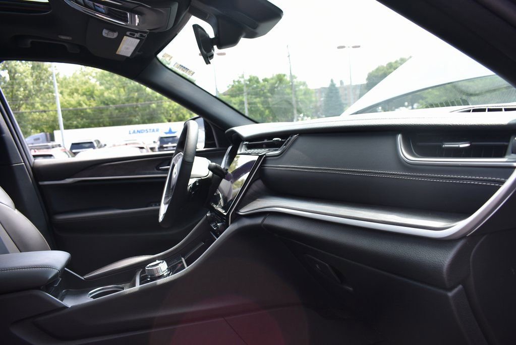 Used 2025 Jeep Grand Cherokee Limited w/ Black Appearance Package image 73