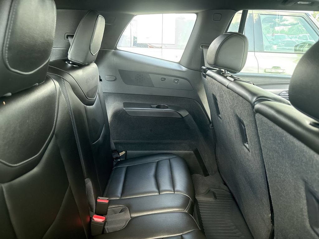 Used 2024 Cadillac XT6 Luxury w/ LPO, Floor Liner Package AWD/4WD image 14