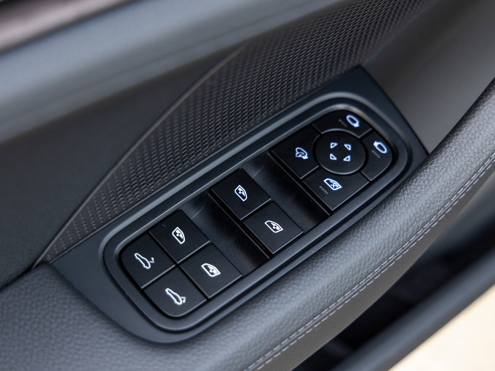 Used 2024 Porsche Panamera 4 image 23