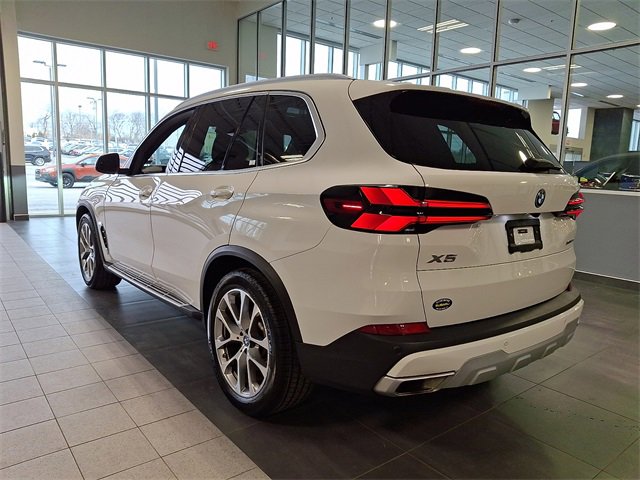 Used 2025 BMW X5 xDrive50e image 4