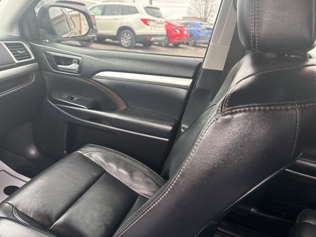 Used 2018 Toyota Highlander XLE image 19