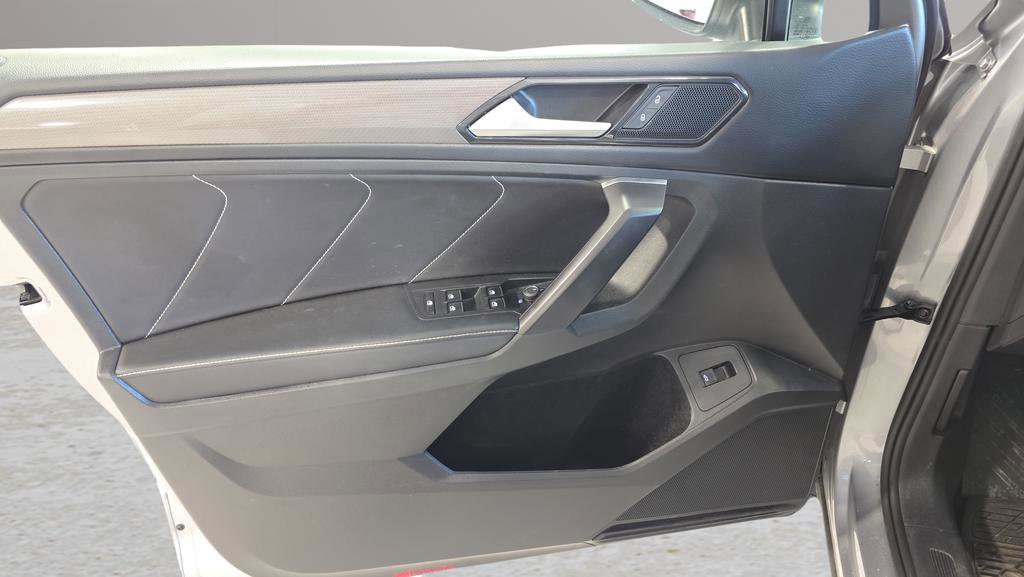 Used 2022 Volkswagen Tiguan SE image 9