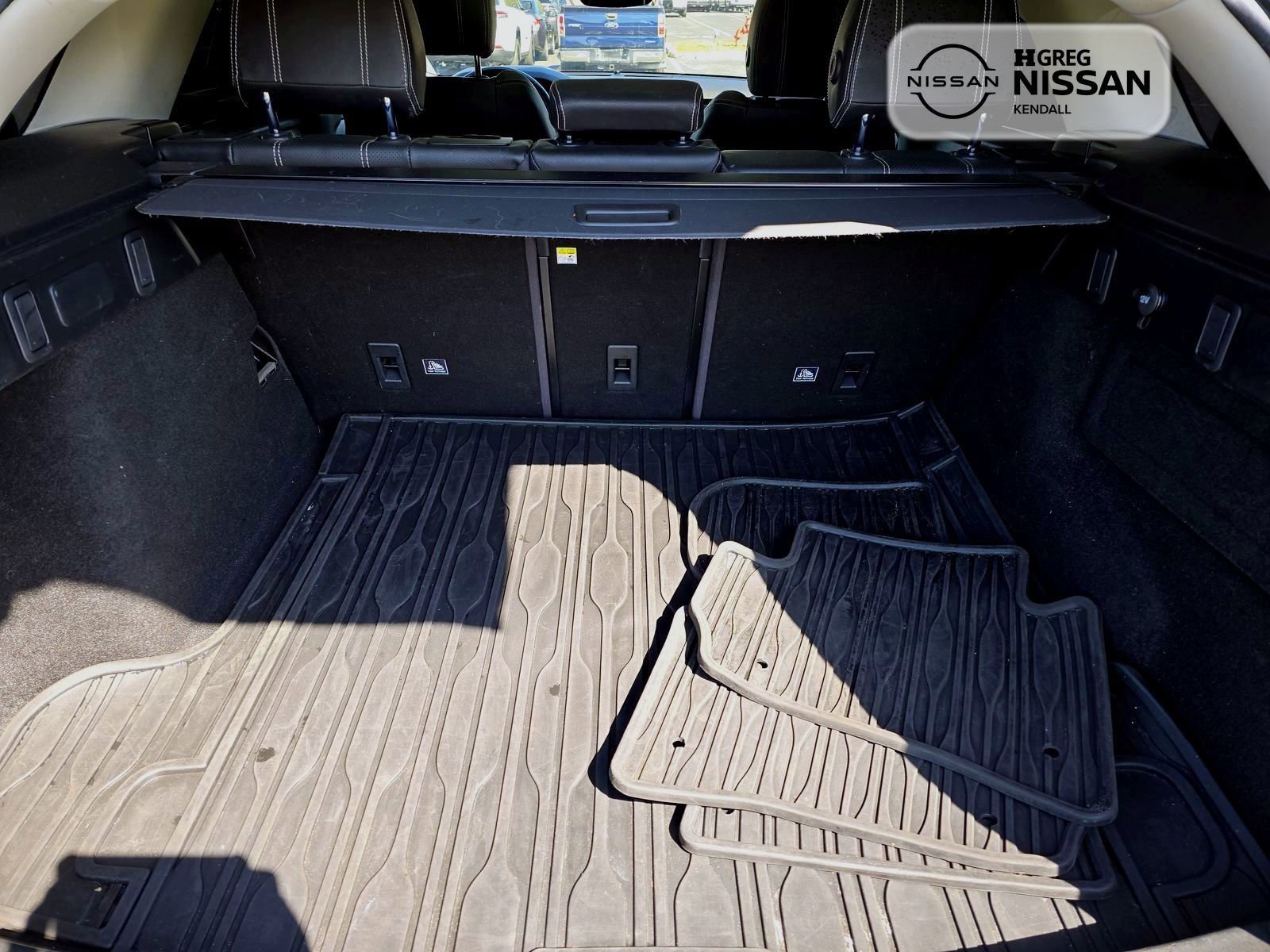 Used 2019 Land Rover Range Rover Velar S image 16