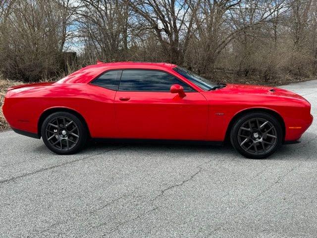 Used 2016 Dodge Challenger R/T w/ Driver Convenience Group image 4