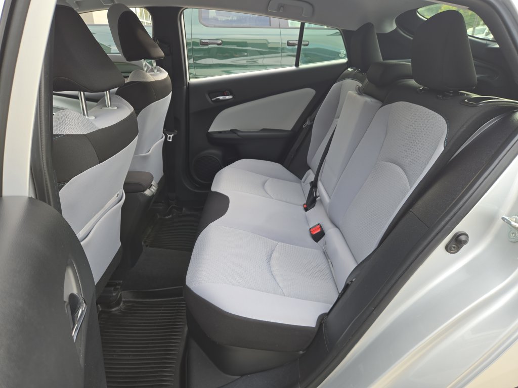 Used 2021 Toyota Prius LE AWD/4WD image 15