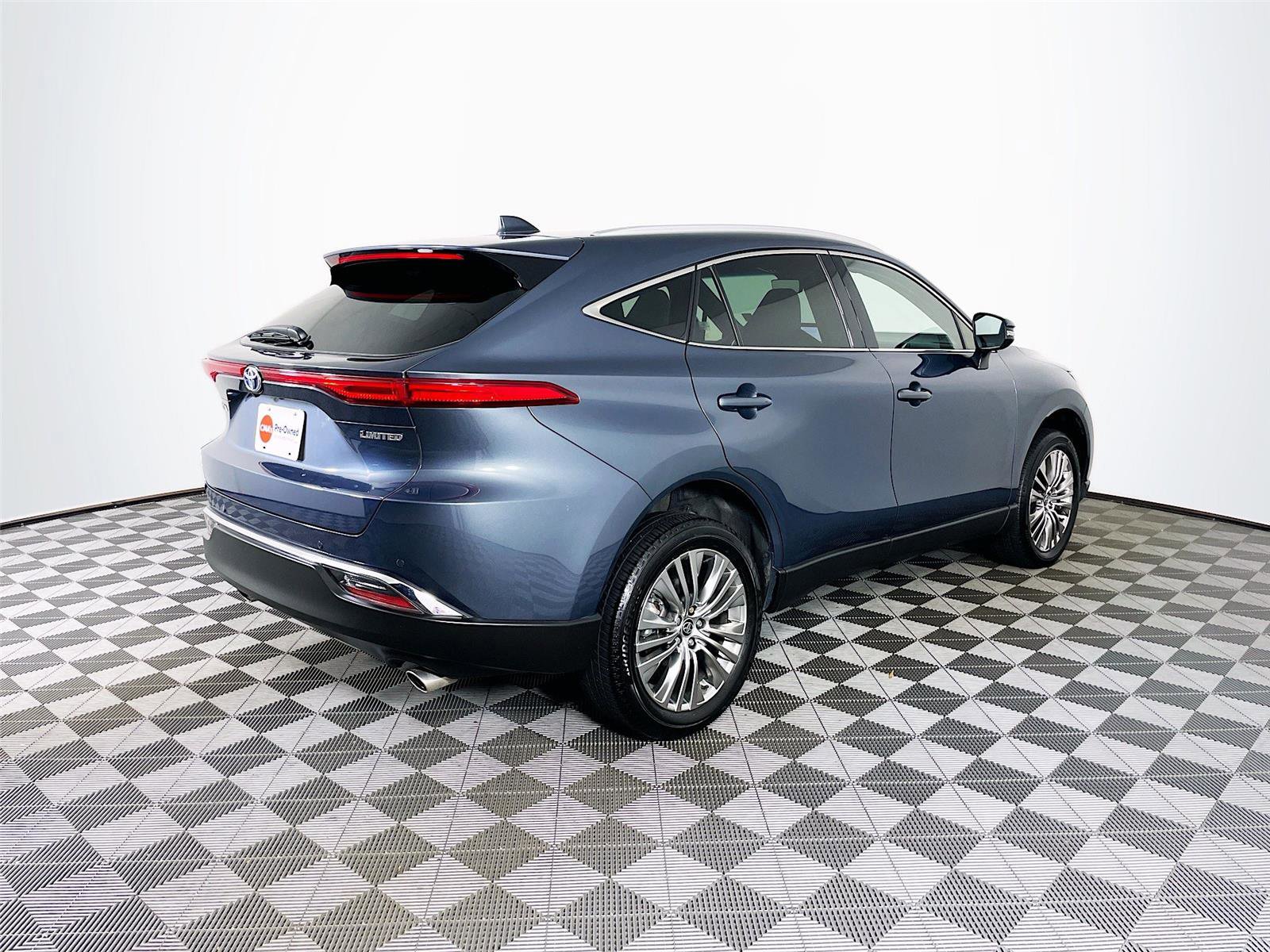 Used 2023 Toyota Venza Limited image 9