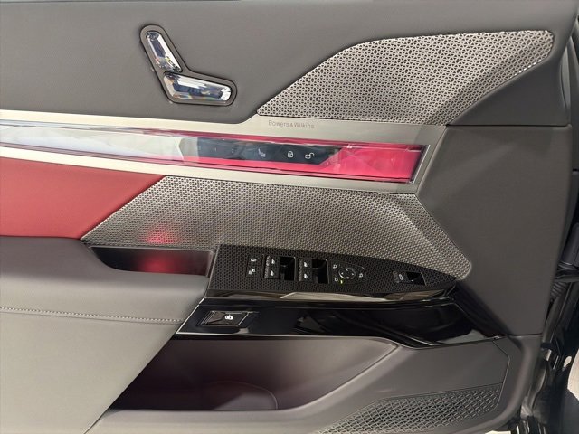 Used 2025 BMW 740i xDrive w/ Premium Package image 11