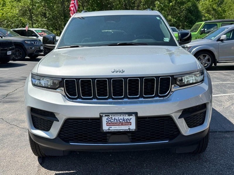 Used 2024 Jeep Grand Cherokee Laredo X AWD/4WD image 10