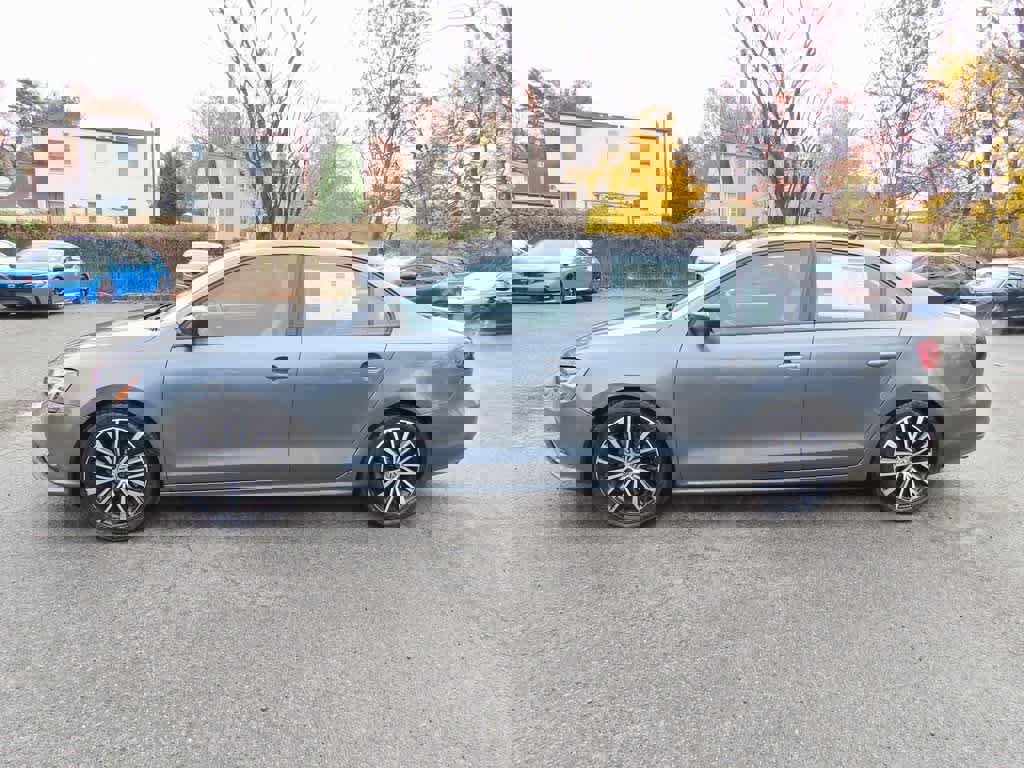 Used 2016 Volkswagen Jetta Sport w/ Lighting Package image 3