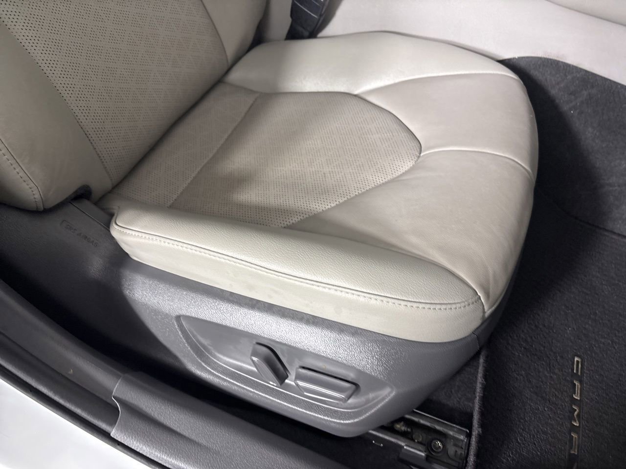 Used 2020 Toyota Camry XSE image 31