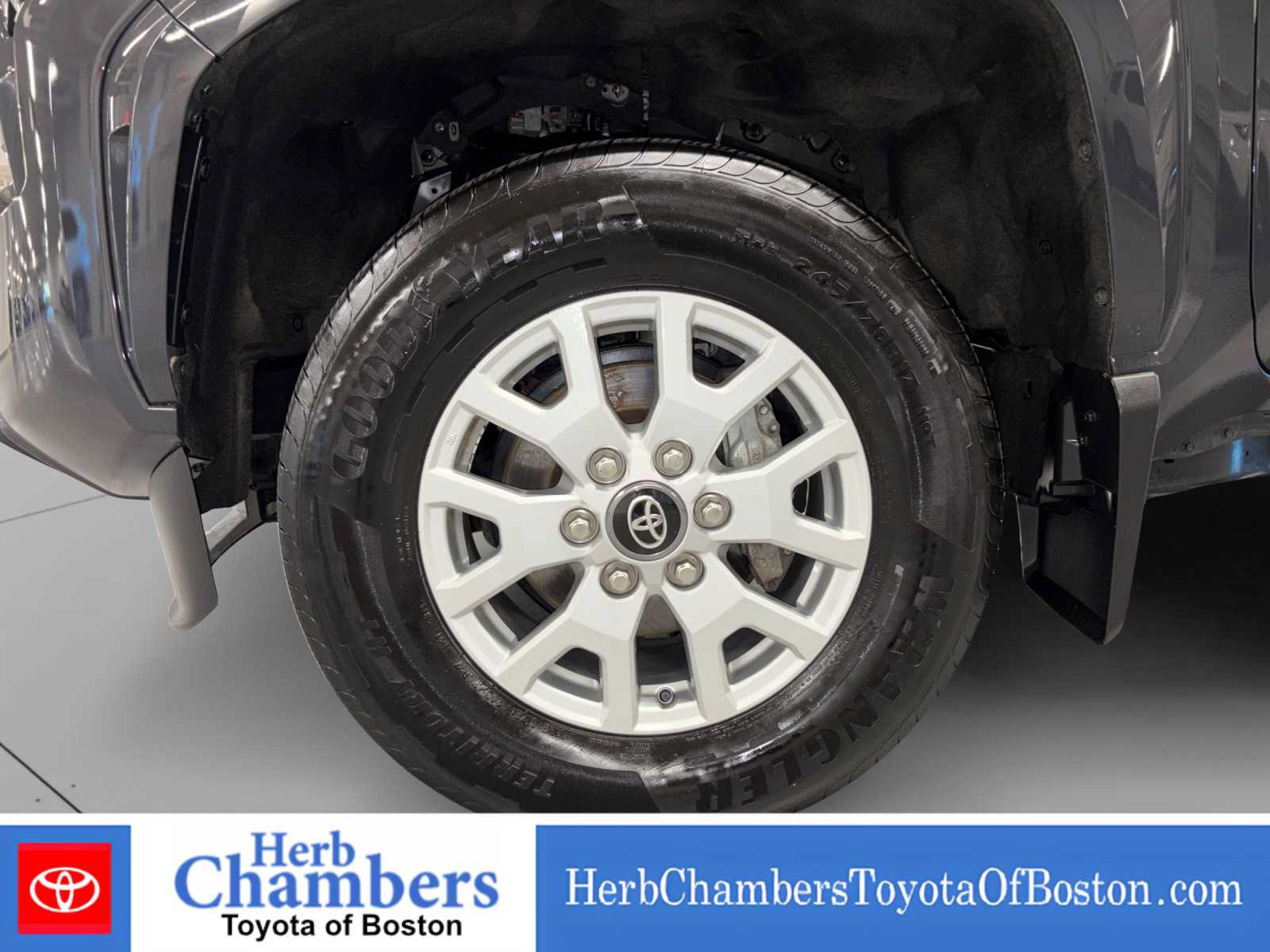 Used 2025 Toyota Tacoma SR5 AWD/4WD image 8