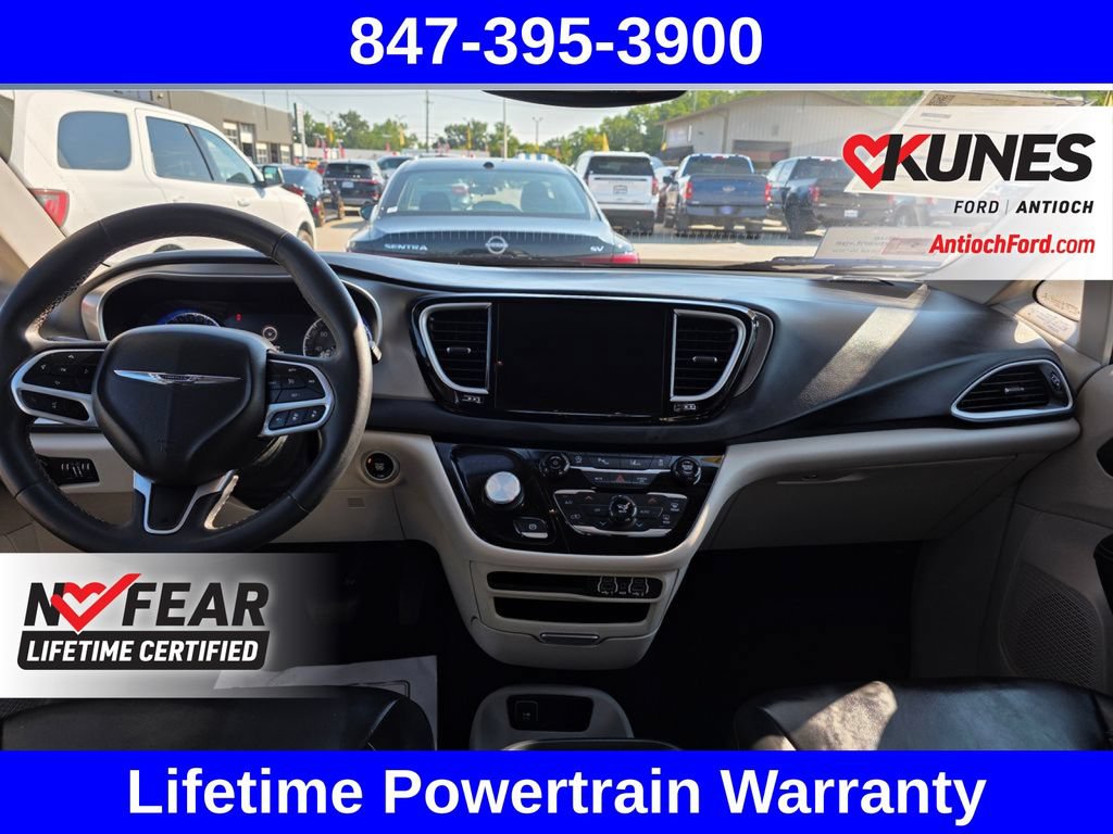 Used 2023 Chrysler Pacifica Touring-L FWD image 31