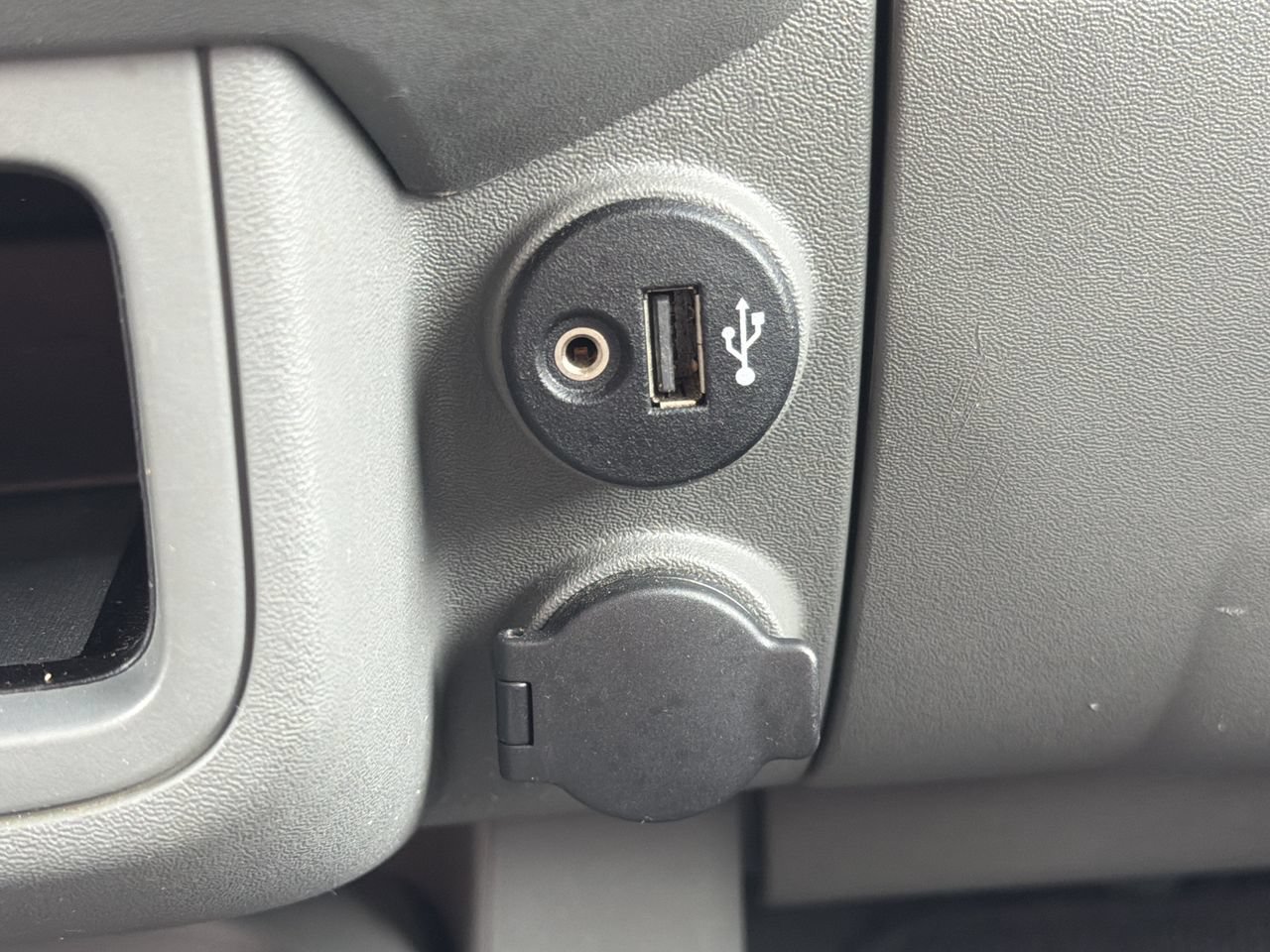 Used 2019 Nissan Frontier SV RWD image 7