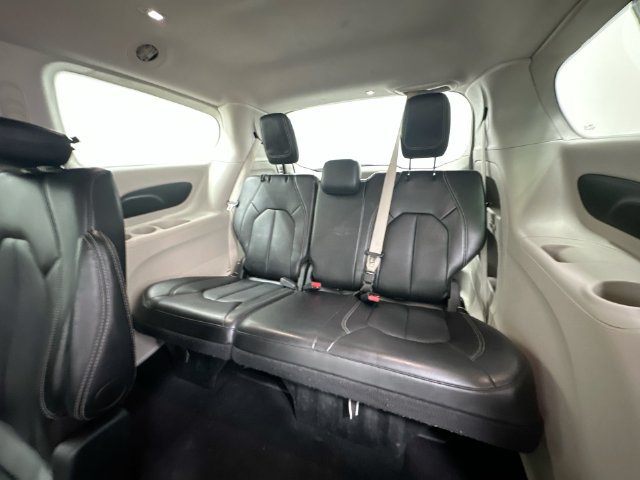 Used 2024 Chrysler Pacifica Touring-L FWD image 32