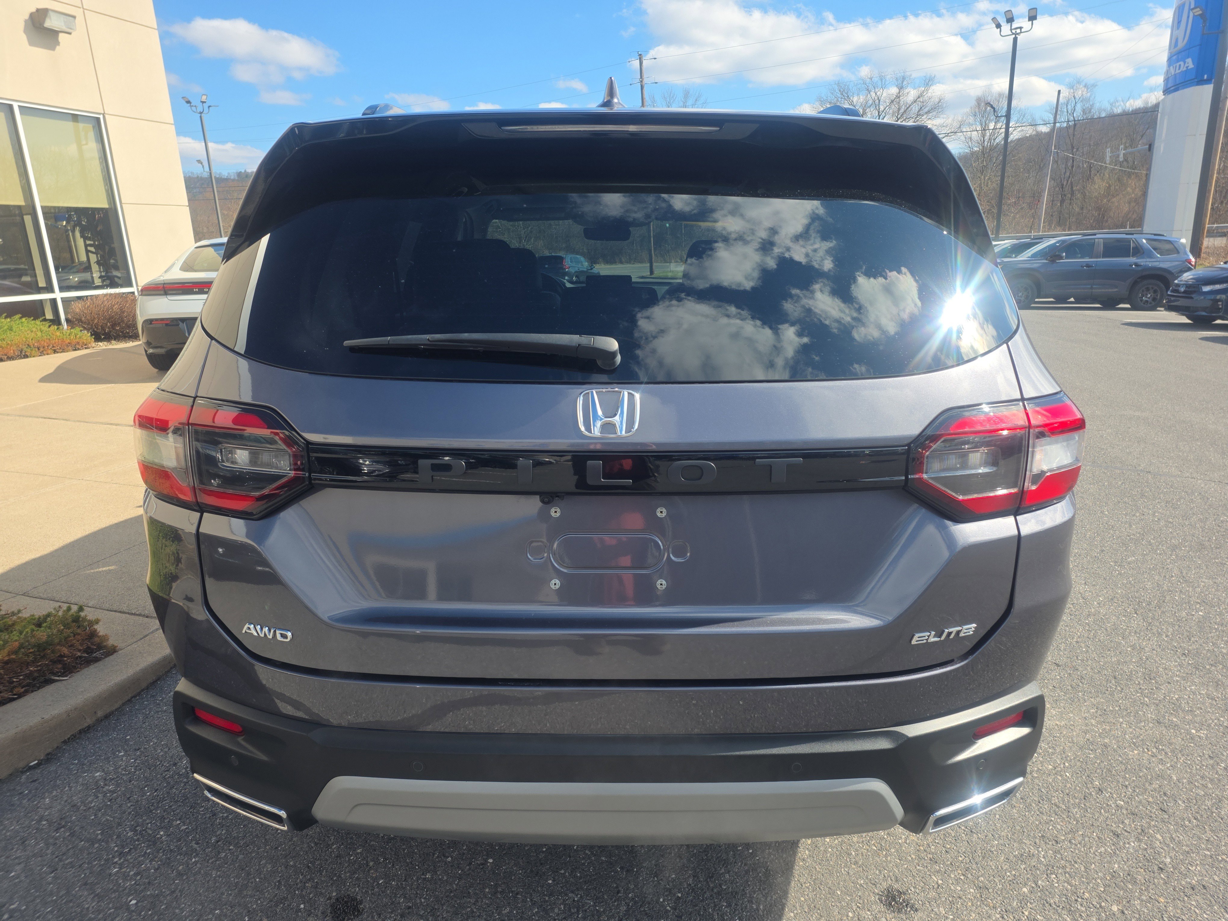 Used 2023 Honda Pilot Elite image 6