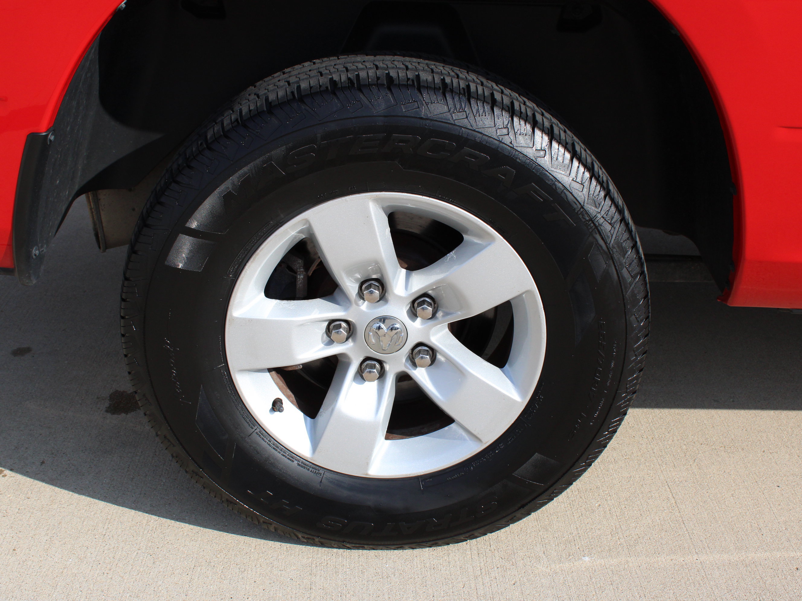 Used 2019 RAM 1500 Classic SLT w/ Luxury Group AWD/4WD image 14