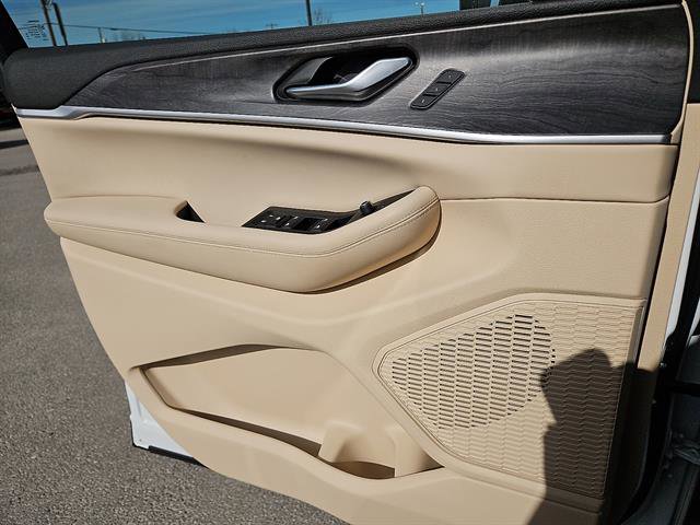 Used 2024 Jeep Grand Cherokee L Limited image 13