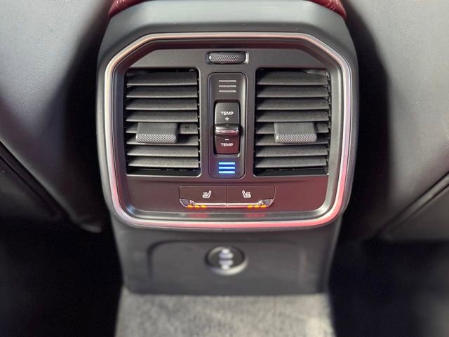 Certified 2025 Porsche Macan image 33