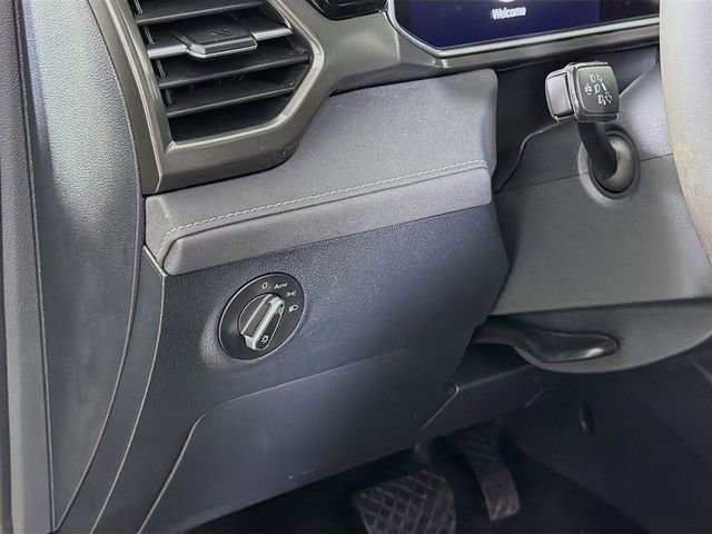 New 2025 Volkswagen Taos SE image 10