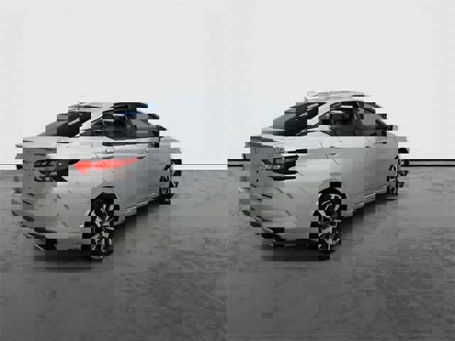 Used 2020 Nissan Versa SR image 4