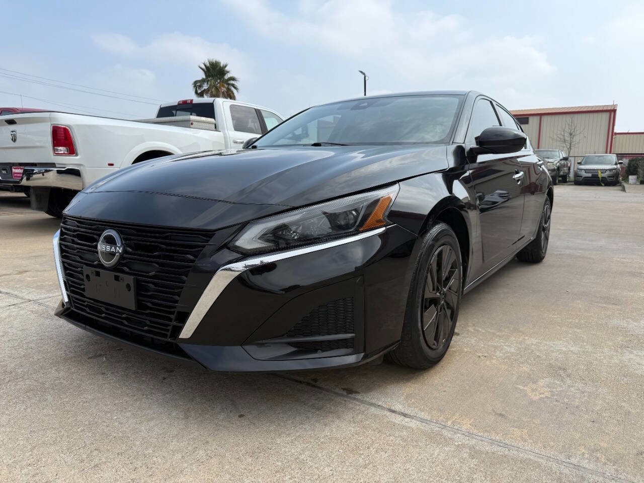 Used 2023 Nissan Altima 2.5 S image 3