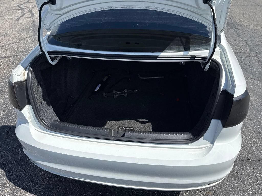 Used 2017 Volkswagen Jetta SE FWD image 9