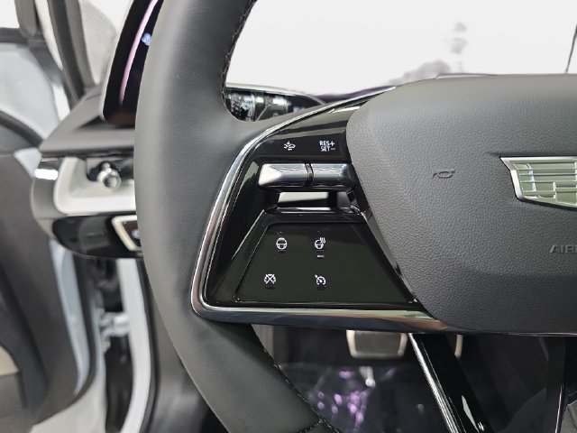 New 2027 Cadillac Optiq Luxury w/ LPO, Floor Liner Package AWD/4WD image 14