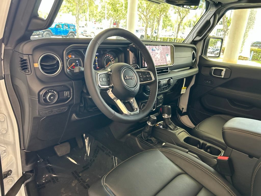Used 2025 Jeep Wrangler Unlimited Sahara AWD/4WD image 7