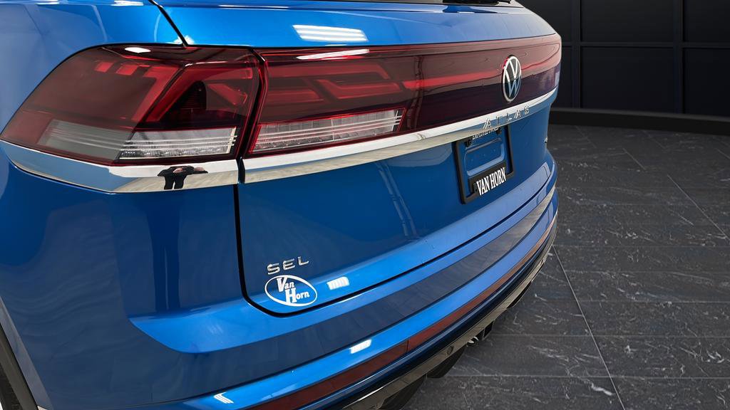 Used 2024 Volkswagen Atlas Cross Sport SEL R-Line AWD/4WD image 38