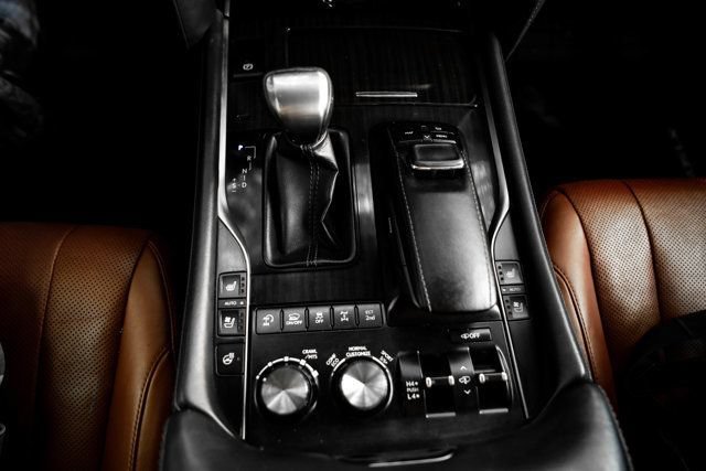Used 2016 Lexus LX 570 4WD w/ Luxury Package image 38