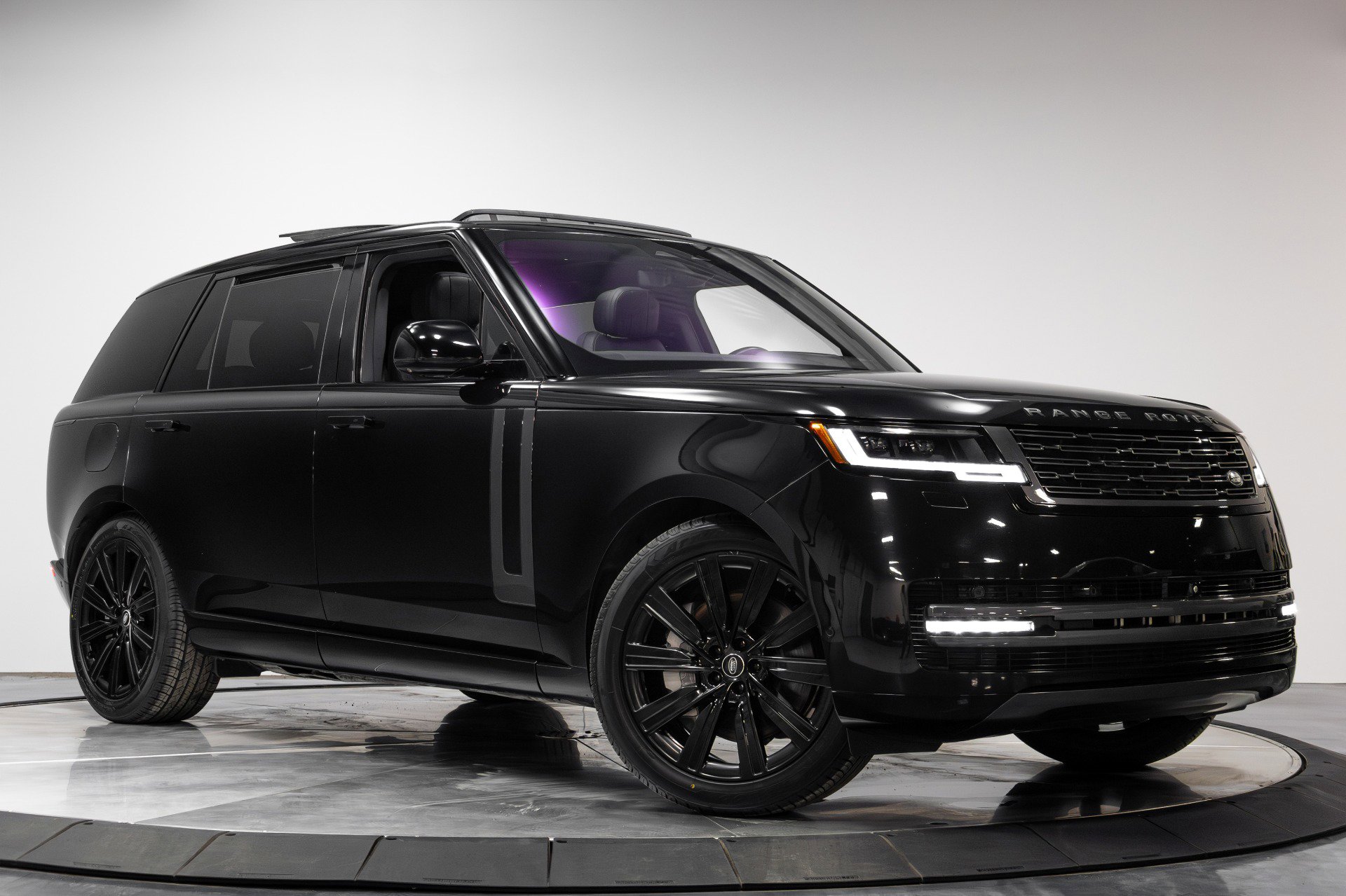Used 2023 Land Rover Range Rover Long Wheelbase SE image 48