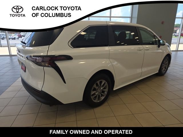 Used 2026 Toyota Sienna LE FWD image 7