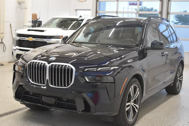 Used 2024 BMW X7 xDrive40i w/ M Sport Package AWD/4WD image 9
