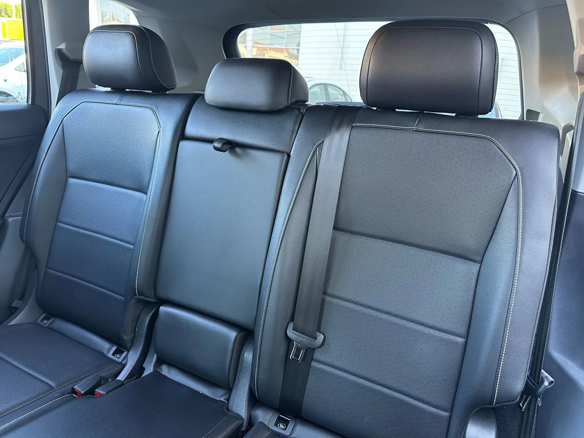 Used 2021 Volkswagen Tiguan SE w/ Panoramic Sunroof Package image 12