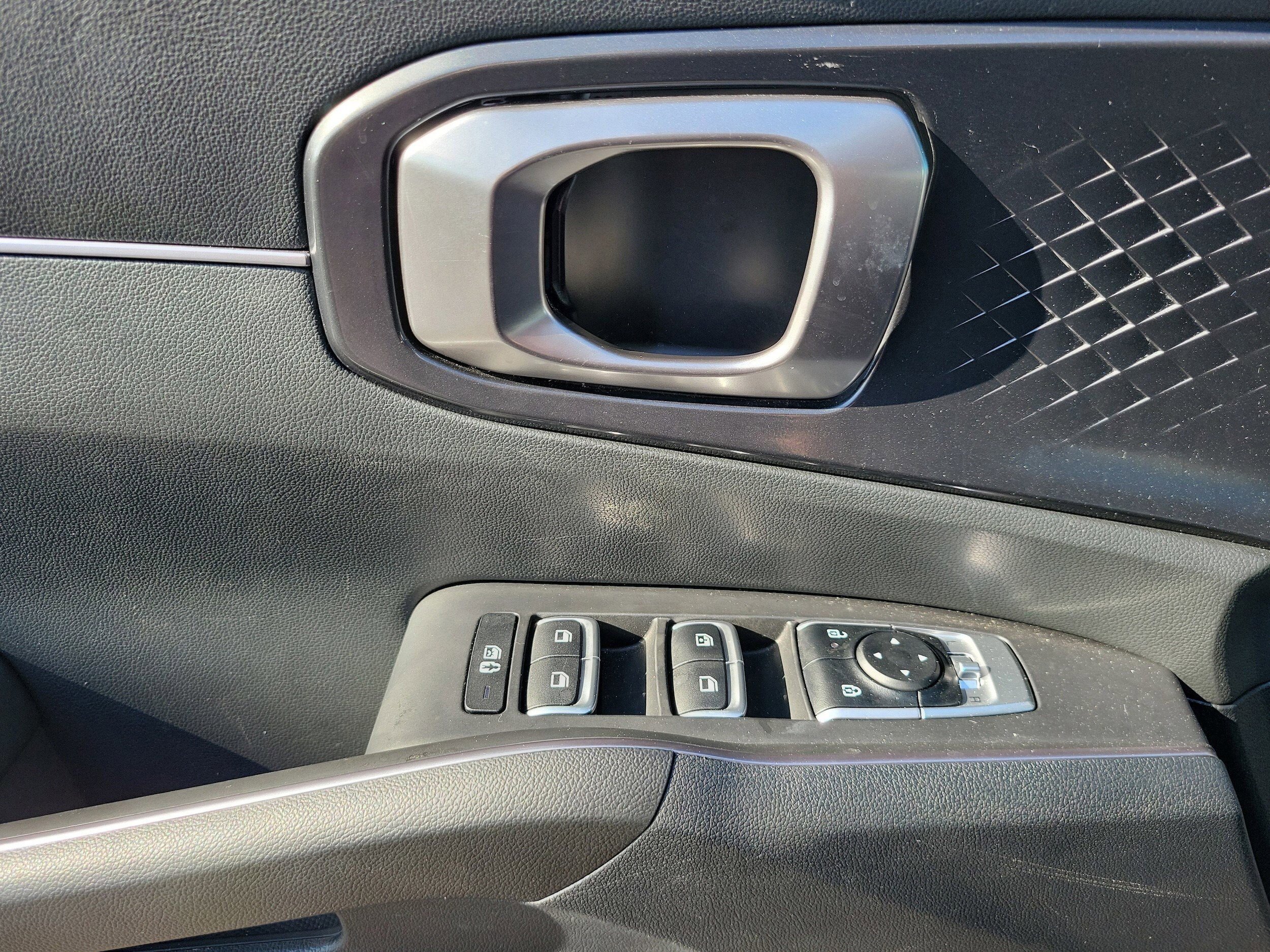 Used 2024 Kia Sorento S image 16