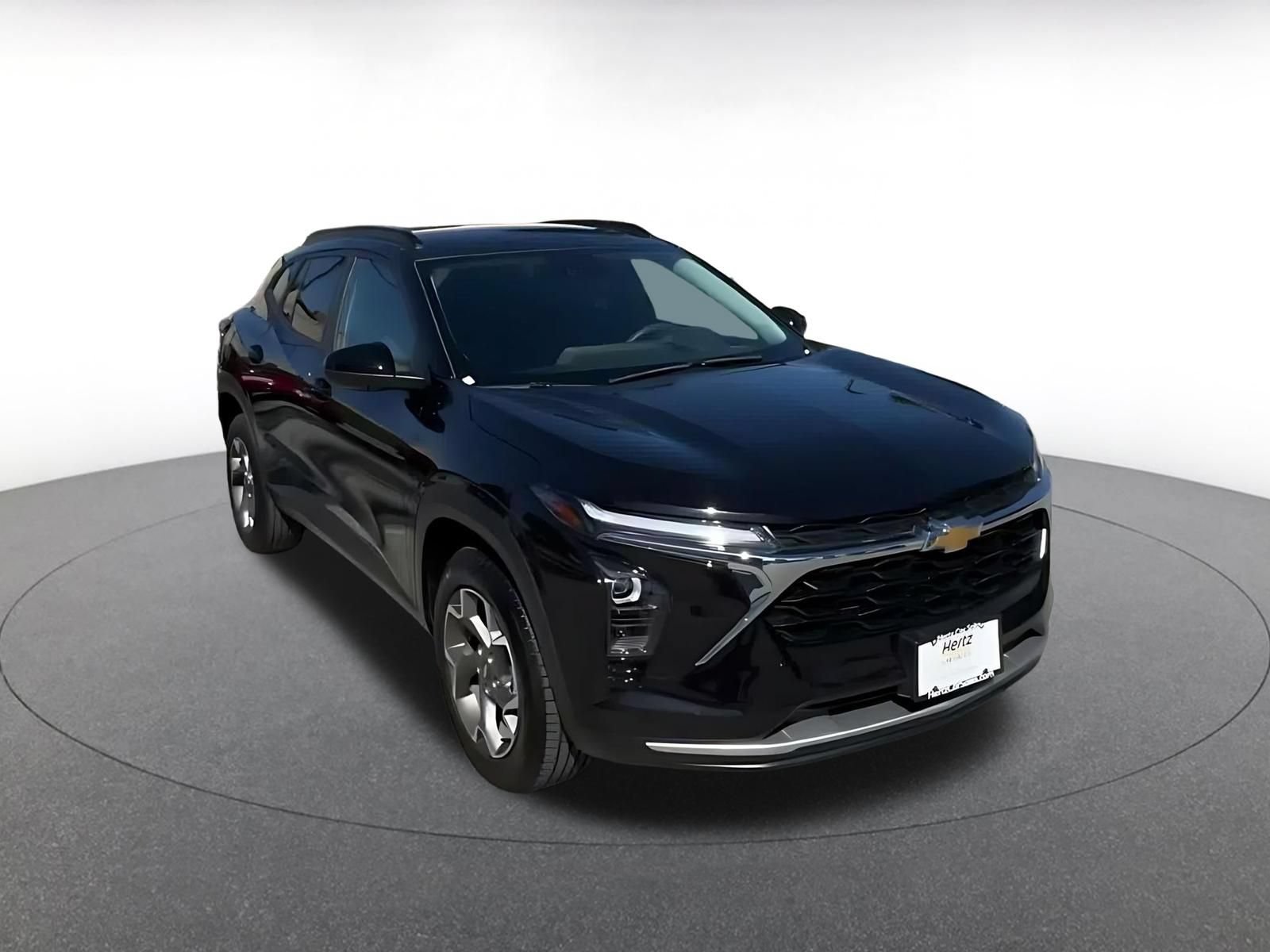 Used 2025 Chevrolet Trax LT FWD image 3