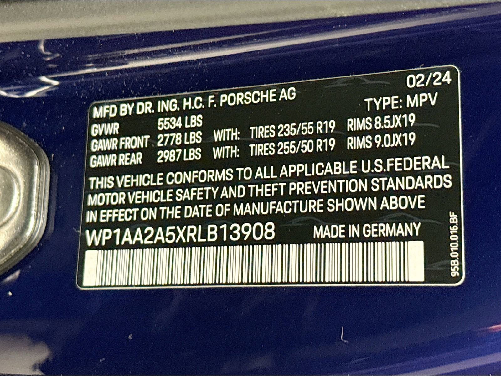 Used 2024 Porsche Macan AWD/4WD image 36