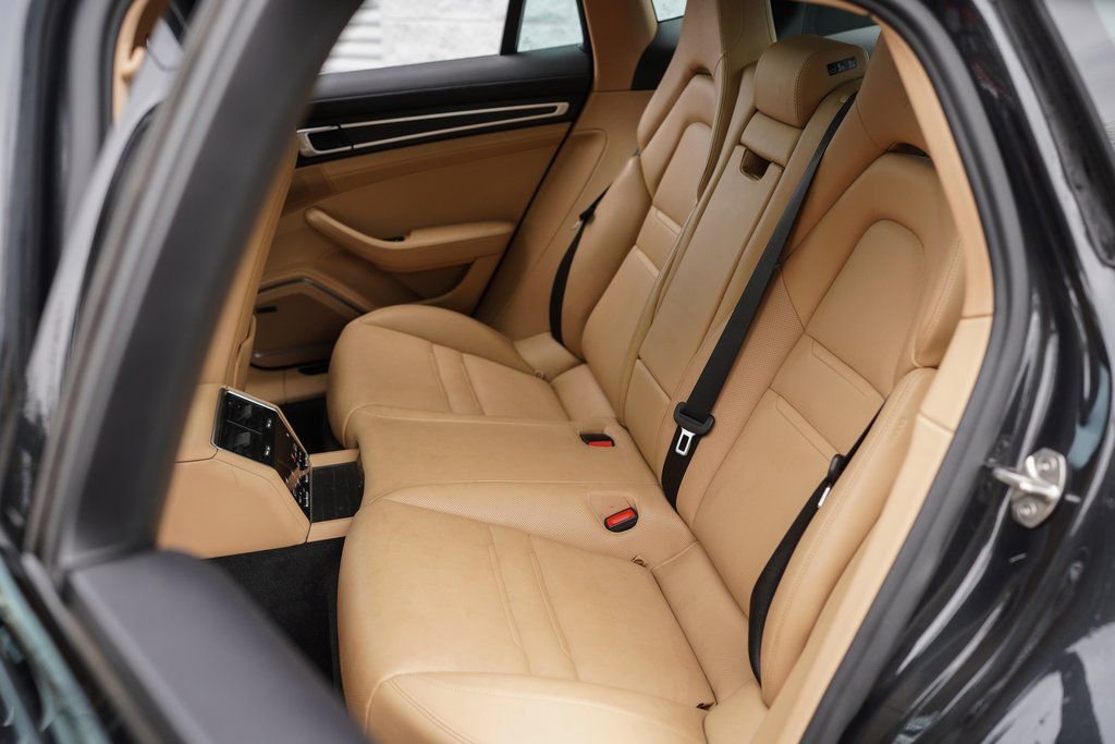 Used 2022 Porsche Panamera Platinum Edition image 23